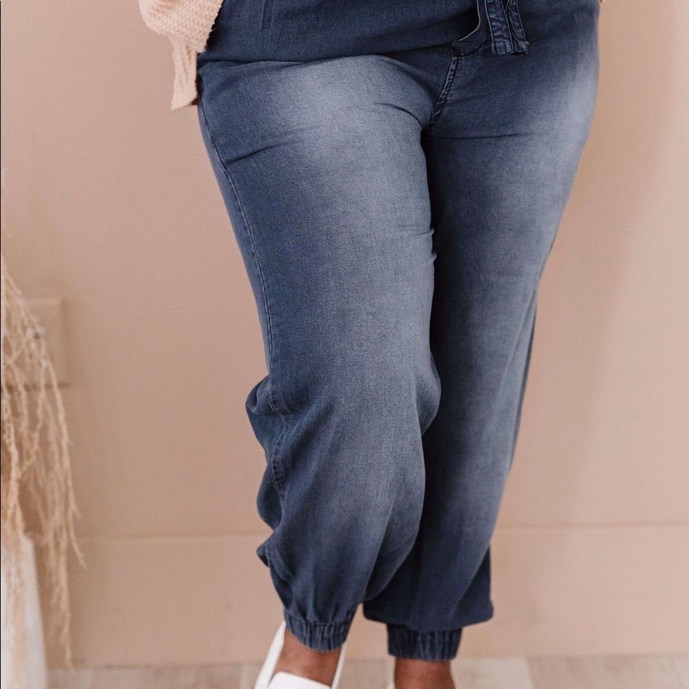 New! 💕 Zenana Me and You Chambray Joggers NWT